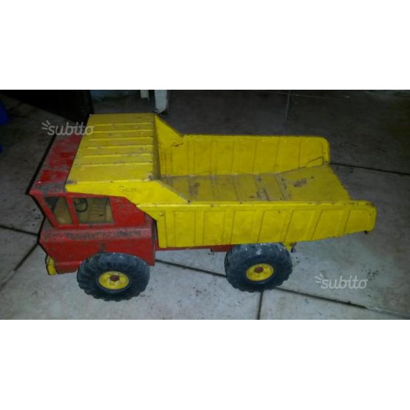 Camion giocattolo in latta anni '60