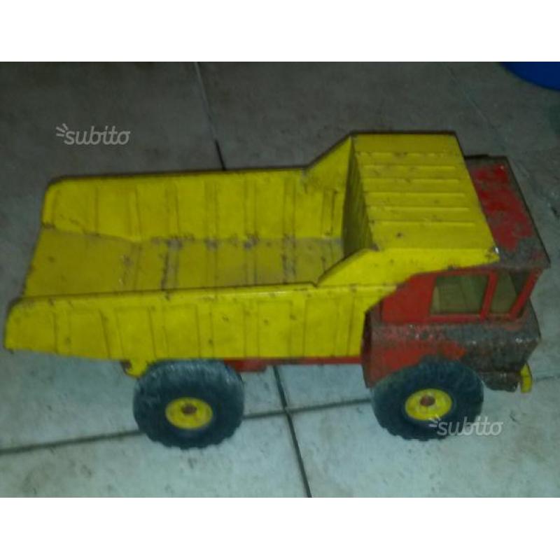 Camion giocattolo in latta anni '60