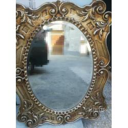 Specchio in legno con cornice dorata