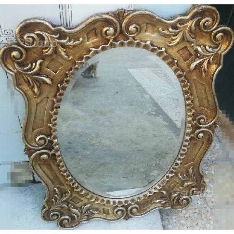 Specchio in legno con cornice dorata